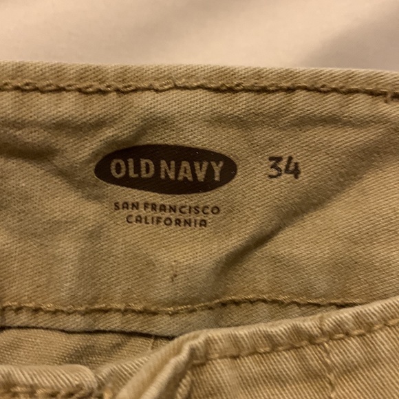 Old navy khaki shorts - Picture 2 of 4